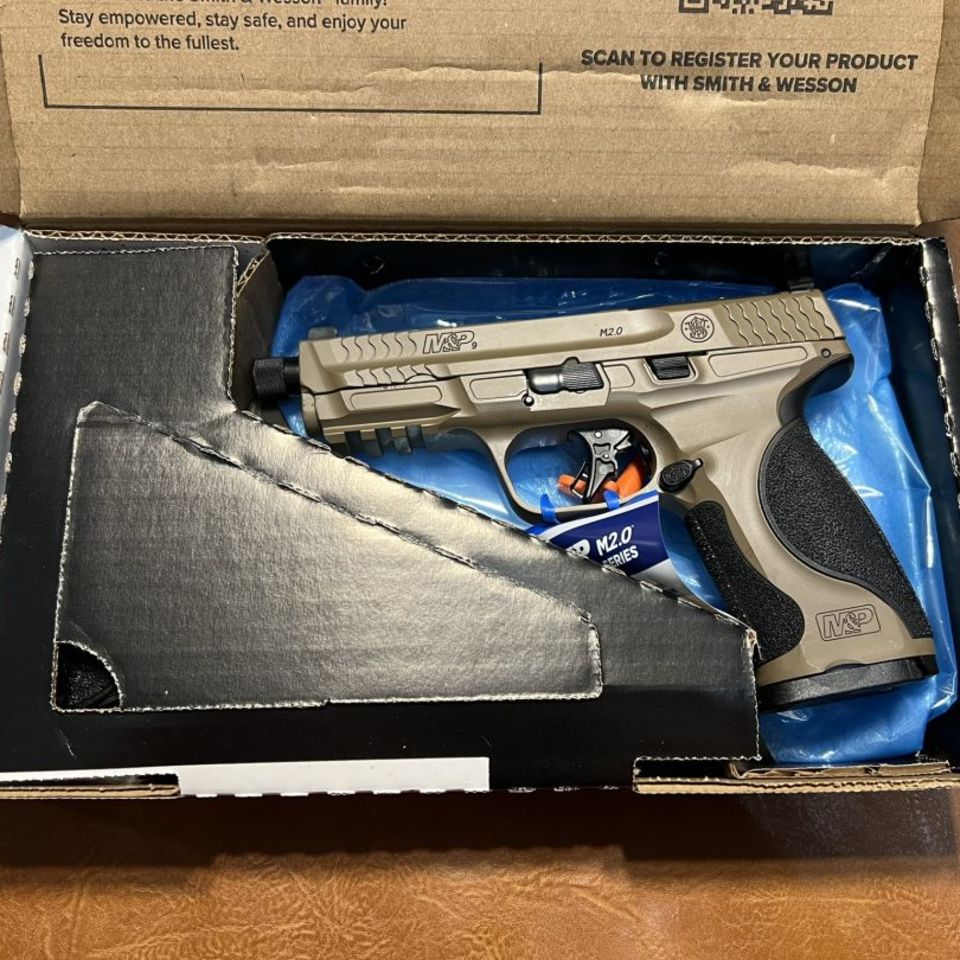 Image 1 - M&P9 2.0 Metal Threaded FDE