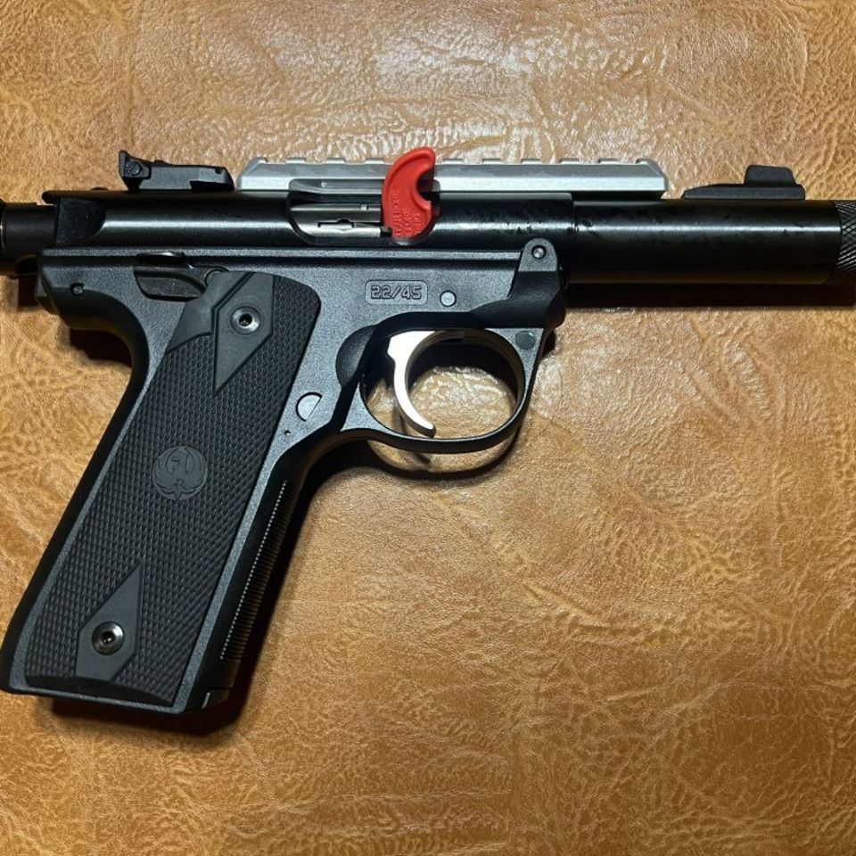 Image 3 - Ruger MK IV 22/45 Threaded