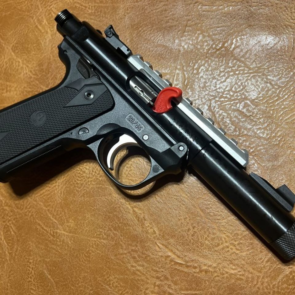 Image 4 - Ruger MK IV 22/45 Threaded