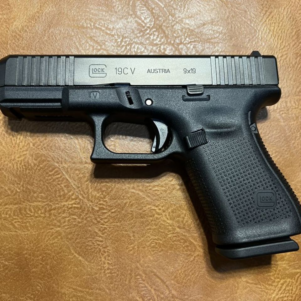 Image 2 - Glock 19C V Factory New 15+1