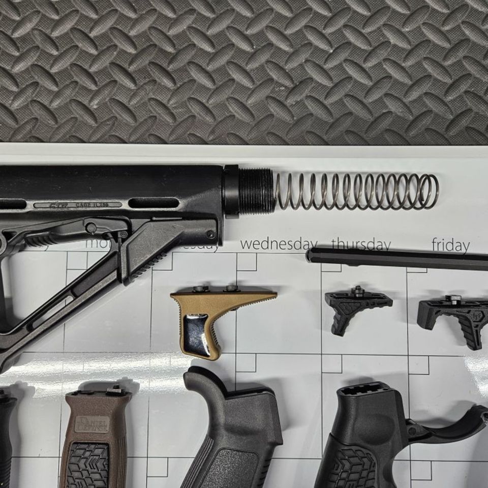 Image 2 - AR-15 Grips Stocks Magpul DD