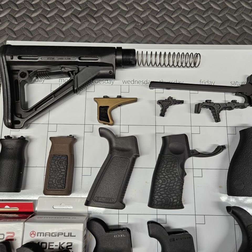 Image 3 - AR-15 Grips Stocks Magpul DD