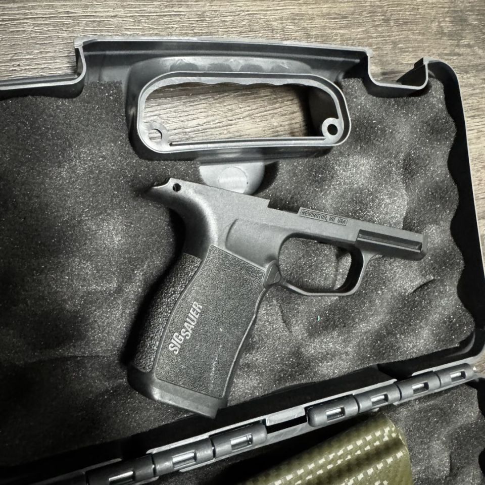 Image 3 - Sig p365 grip,holster and case