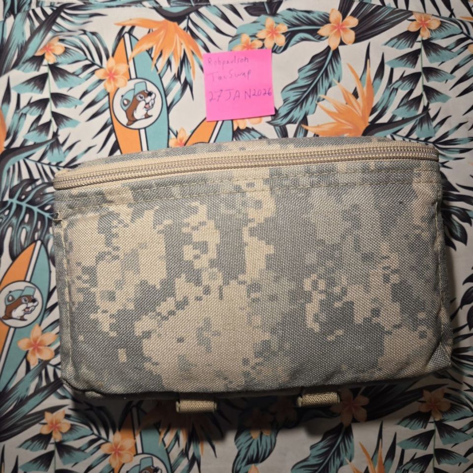 Image 2 - Padded lens case