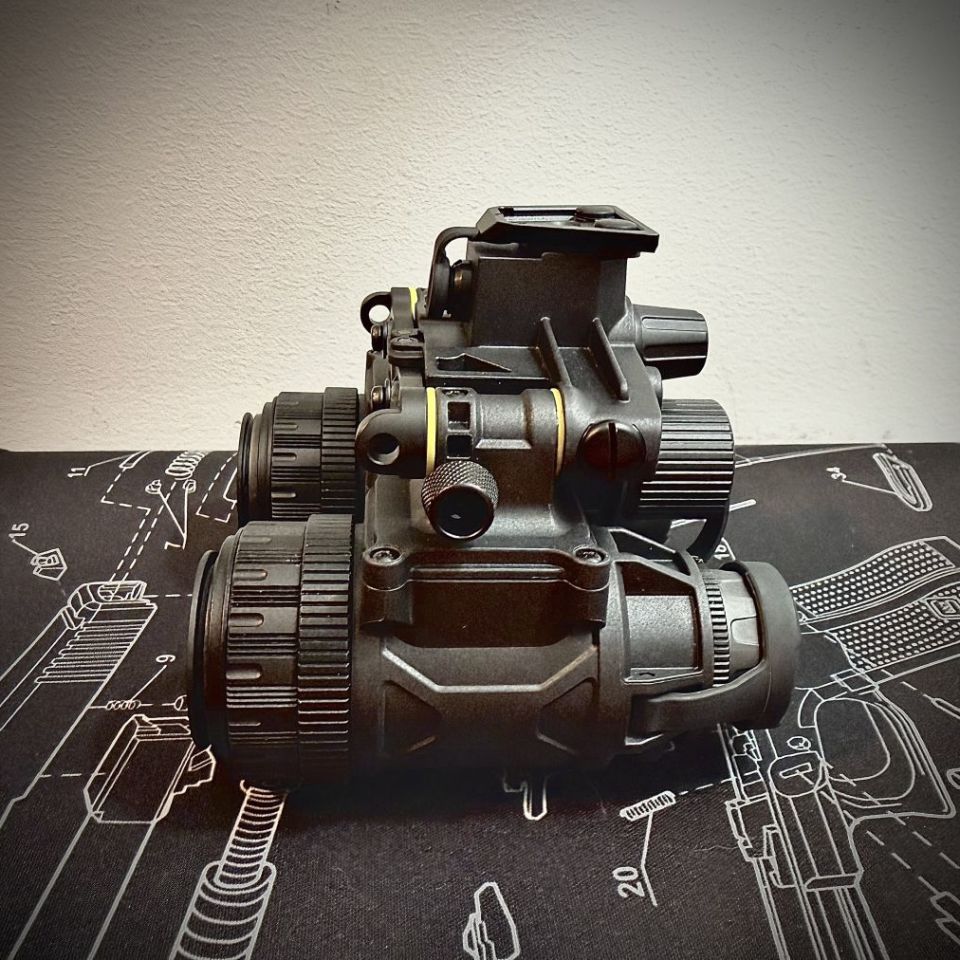 Image 3 - PVS-31 Jerry Bino Night Vision
