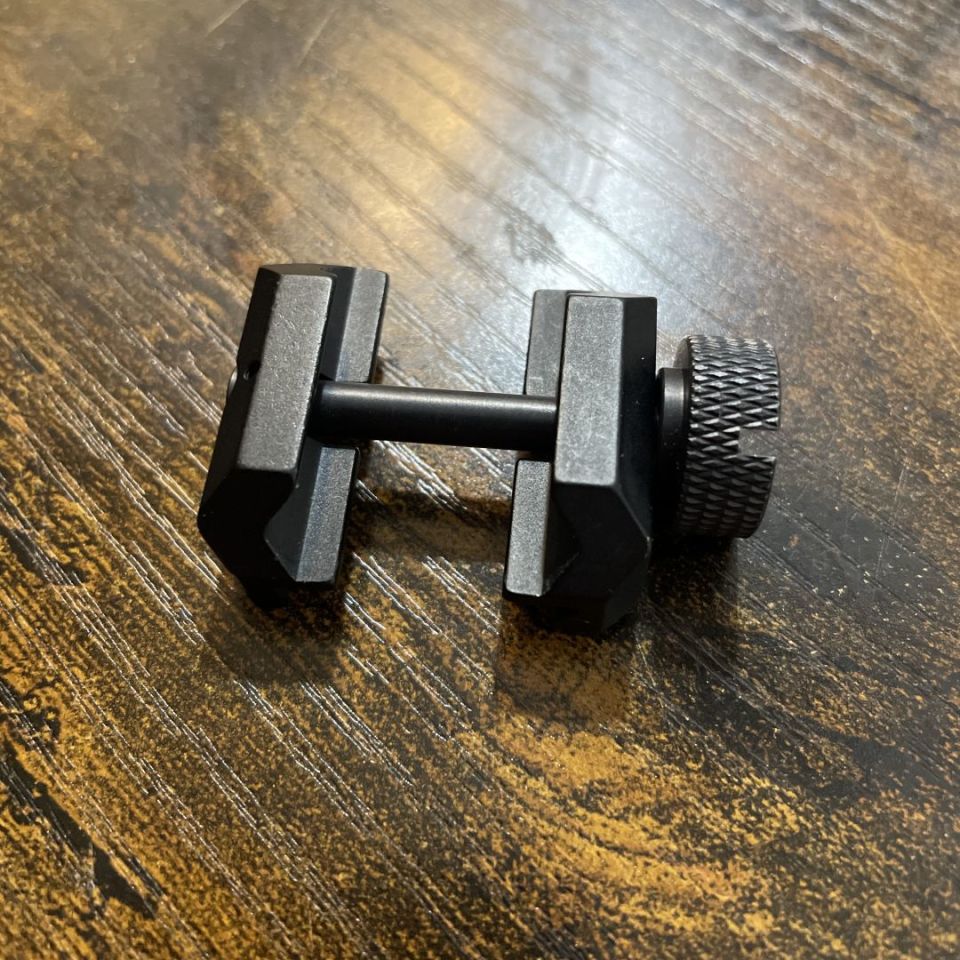 Image 2 - Surefire thumb screw mount