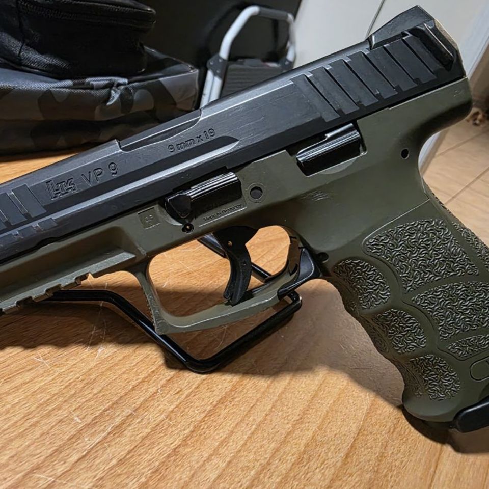 Image 4 - HK VP9 with HK VP9L-B slide 
