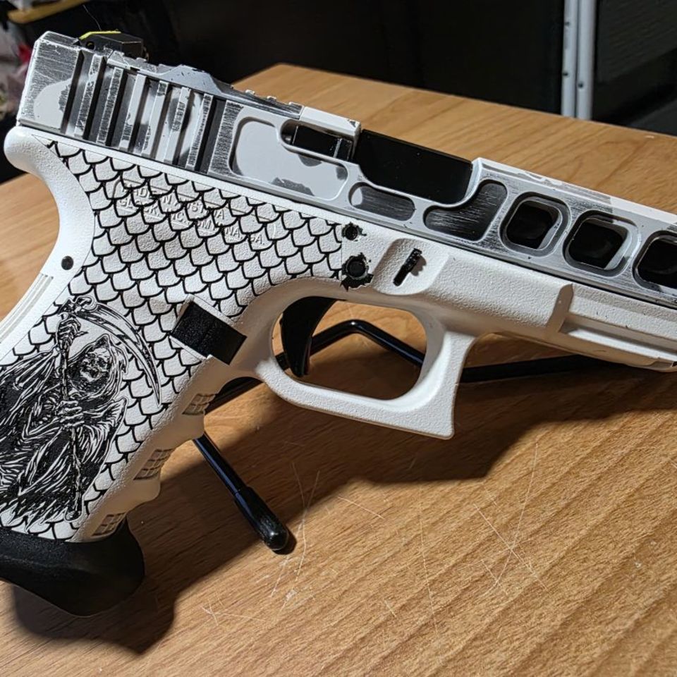Image 5 - Custom Glock 19 Gen 4