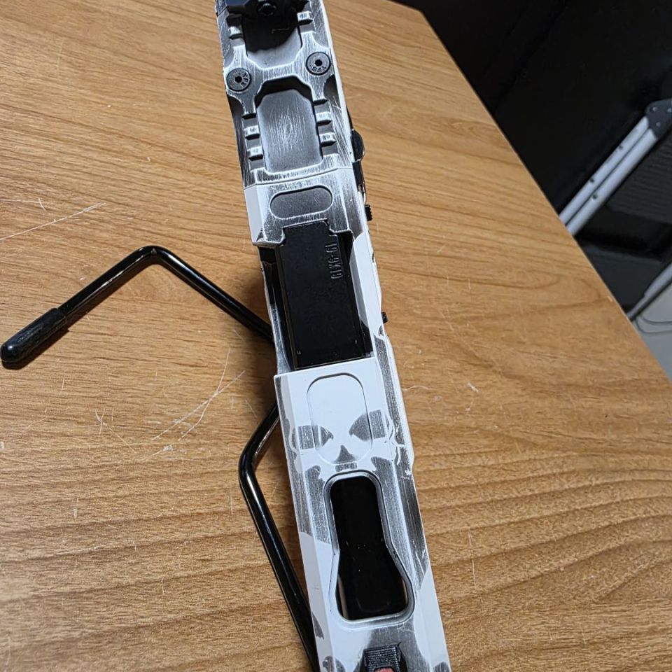 Image 4 - Custom Glock 19 Gen 4