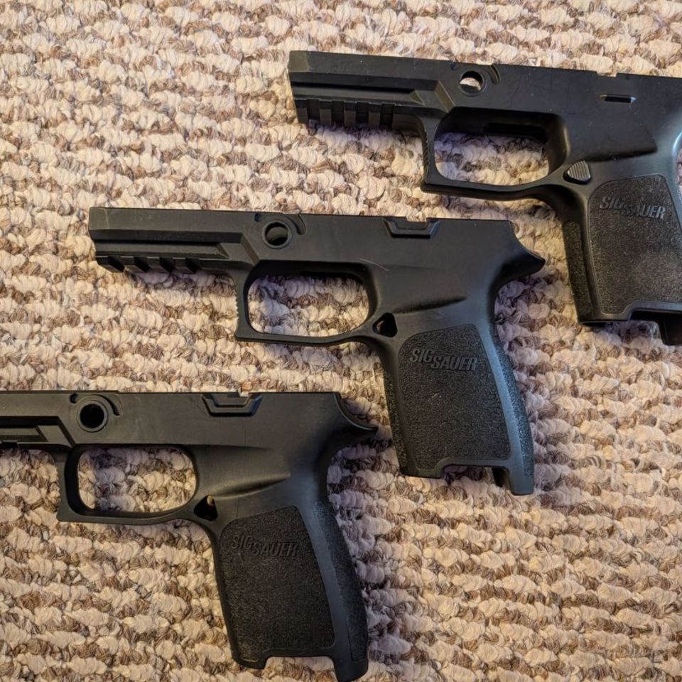 Image 4 - P320 Bundle - Grips & Holster