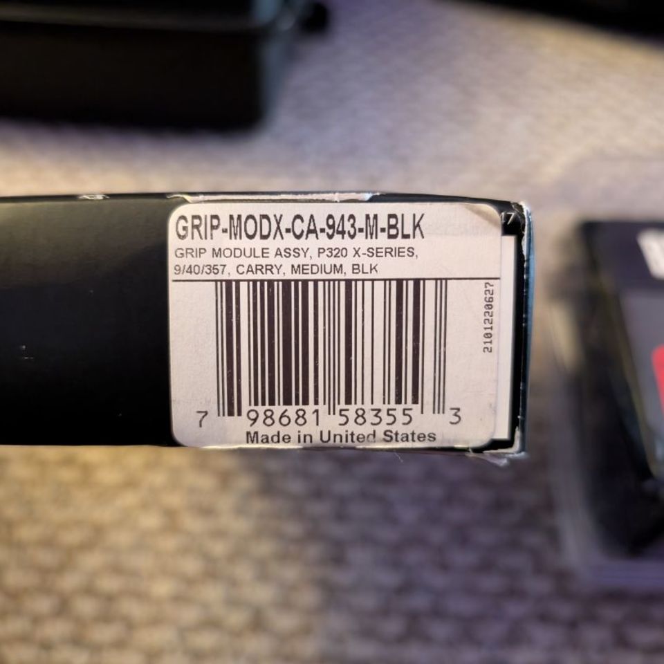 Image 2 - P320 Bundle - Grips & Holster