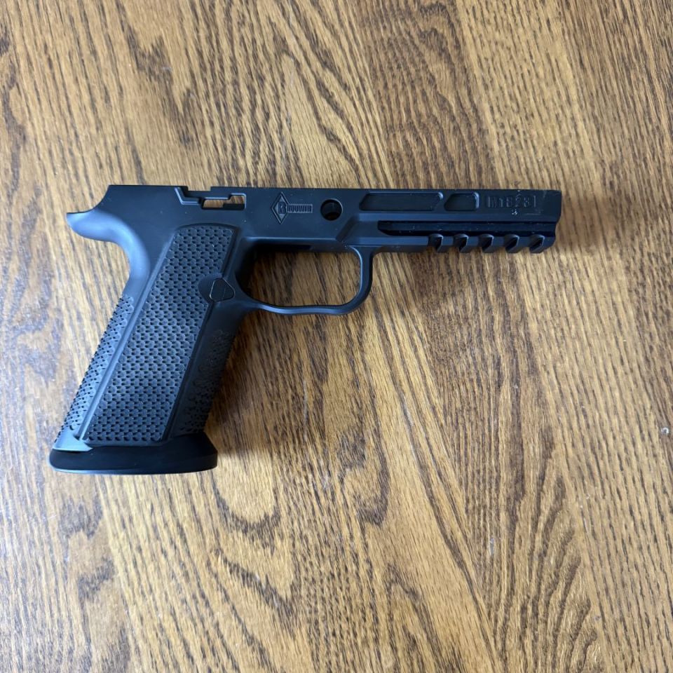 Image 2 - Brouwer 1823 P320 Grip