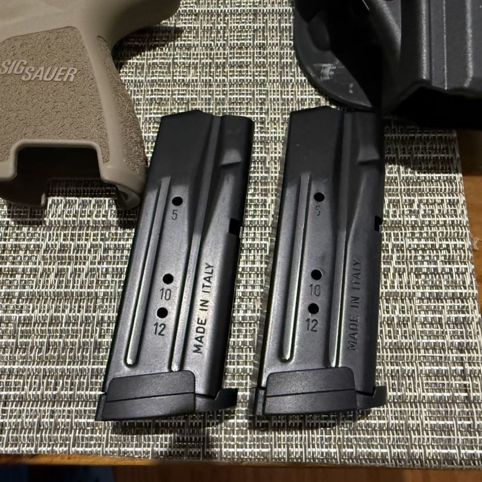 Image 3 - P320 Sub Compact Grips & Mags