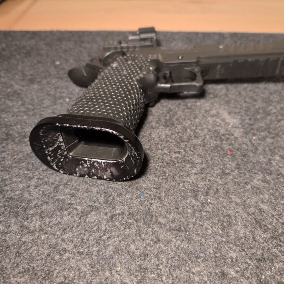 Image 4 - Masterpiece Arms DS9 2011