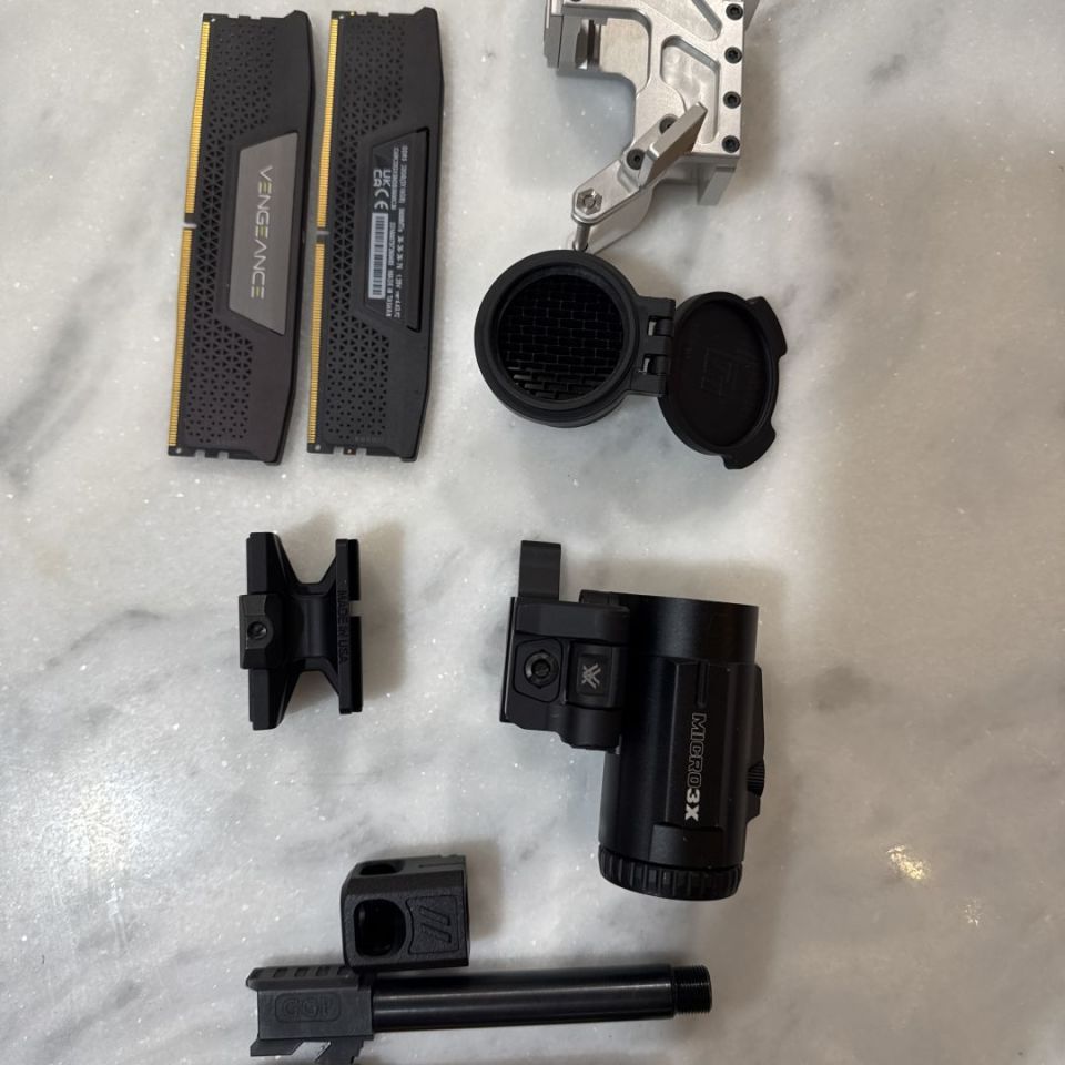 Image 1 - Random stuff (prices in desc)