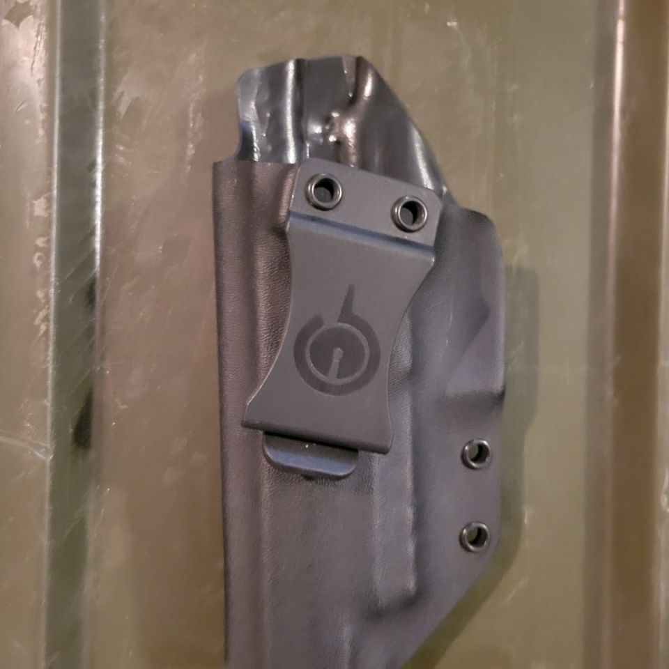 Post 2 - Gunfighter Inc 320 holster