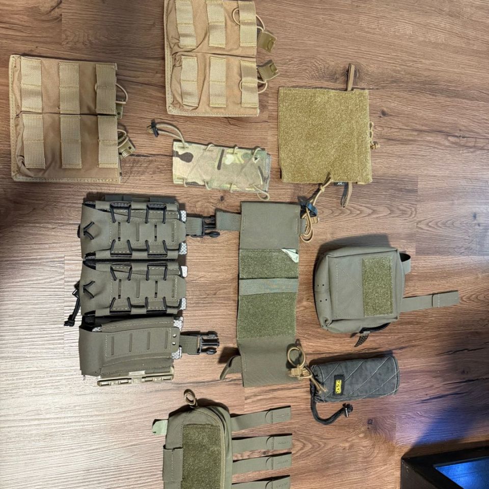 Post 3 - Placard, Pouches, Nylon Gear