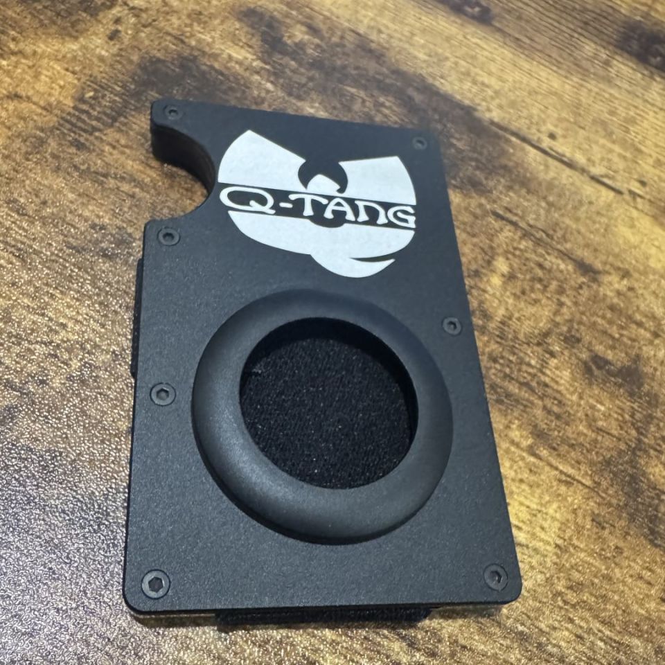 Post 1 - Q minimalist  wallet (air tag)