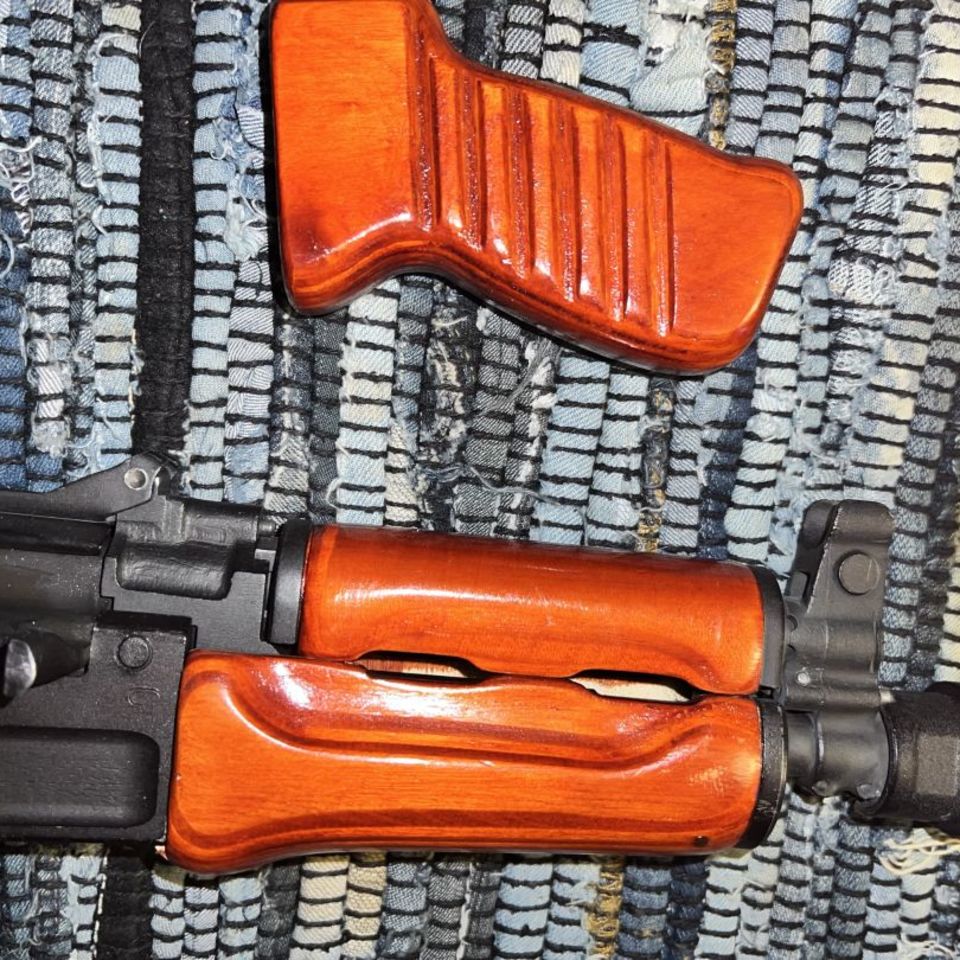 Post 5 - Sam7k combloc customs wood set