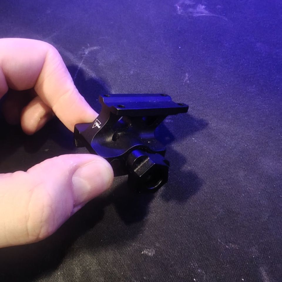 Post 1 - MRO lower 1/3 Q-lok mount