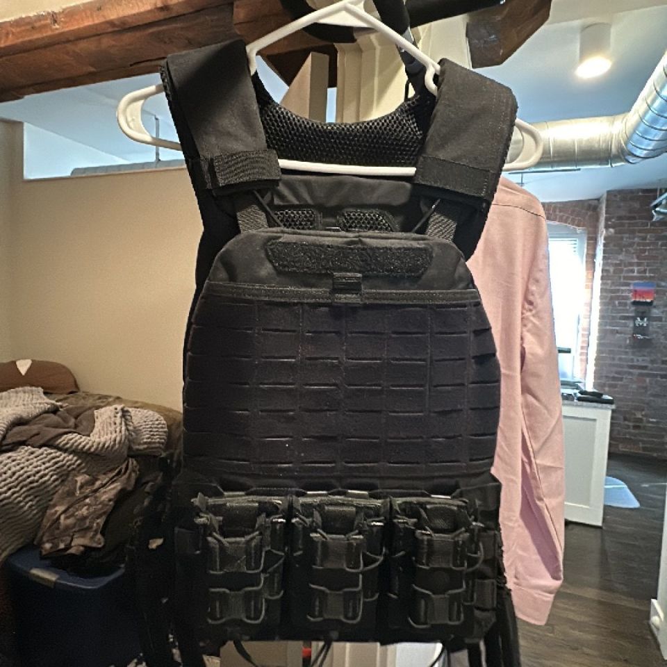 Post 1 - TacTec Plate Carrier w/ triple AR/pistol mag taco