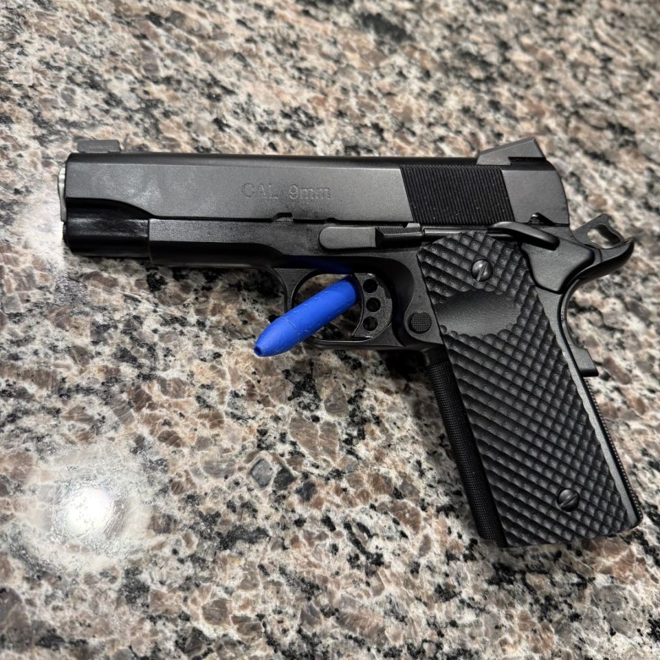 Post 1 - Les Baer black Baer 