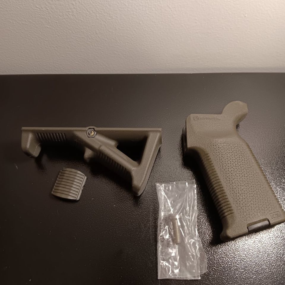 Post 3 - Magpul grips