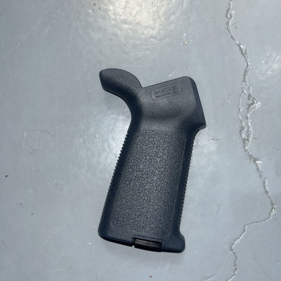 Post 1 - Magpul MOE grip