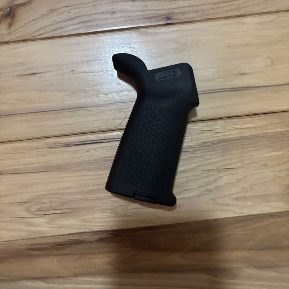 Post 4 - AR grips