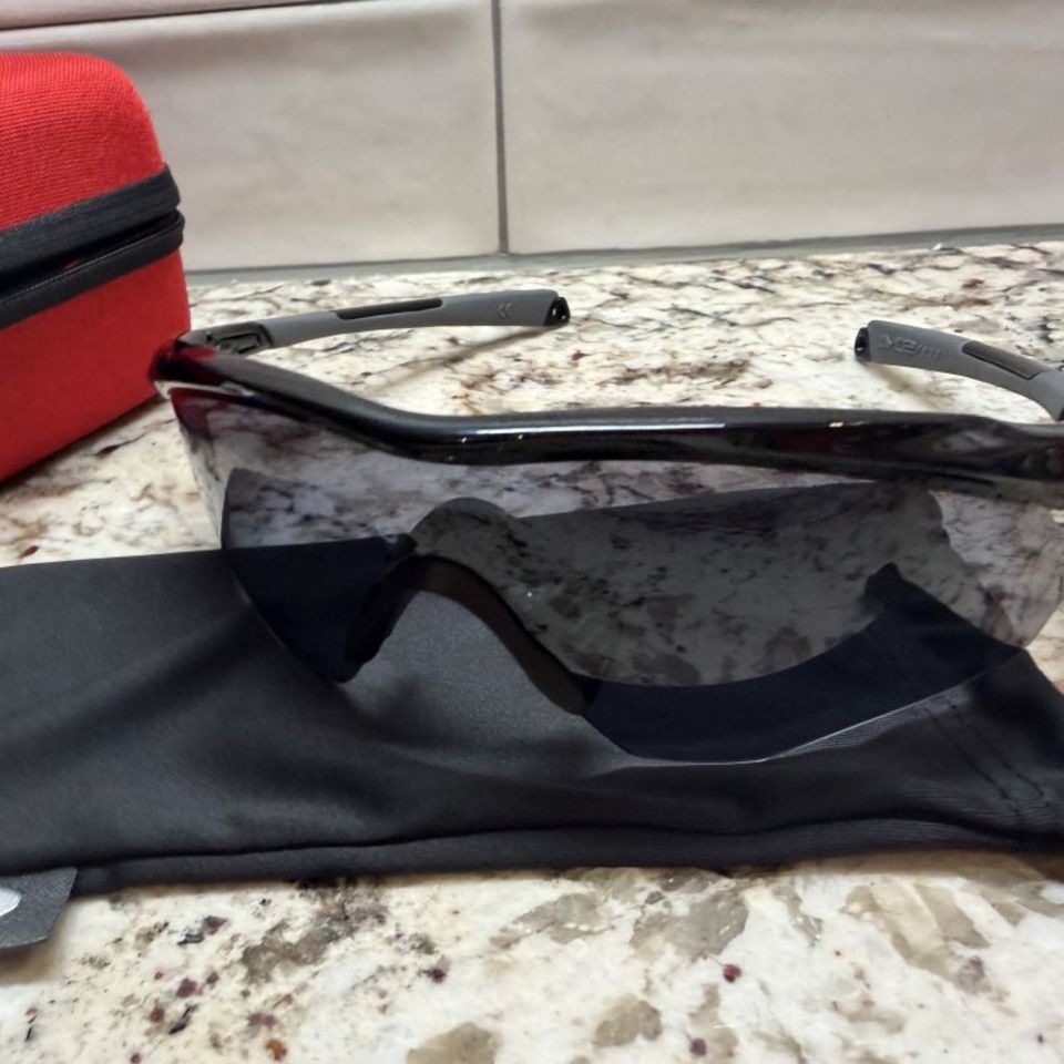 Post 1 - Oakley M2 (like new)