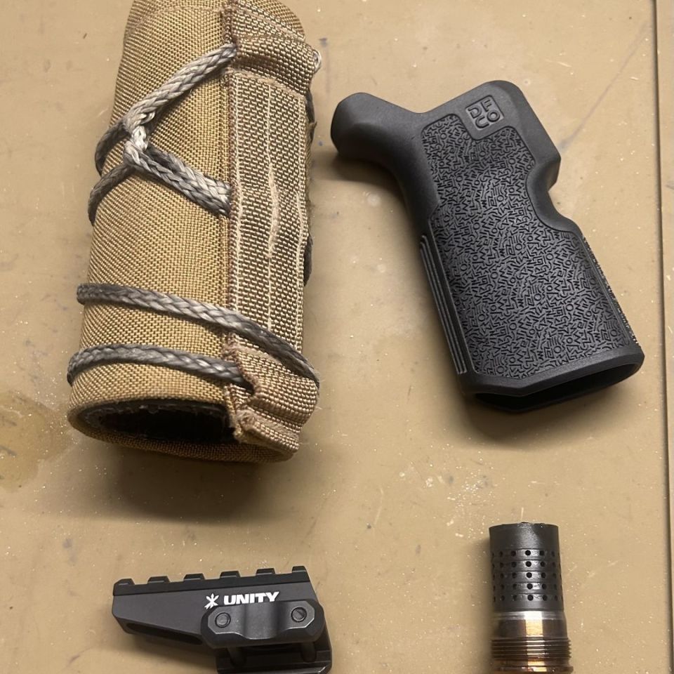 Post 1 - DIE FREE, Q, Unity, rifles onl