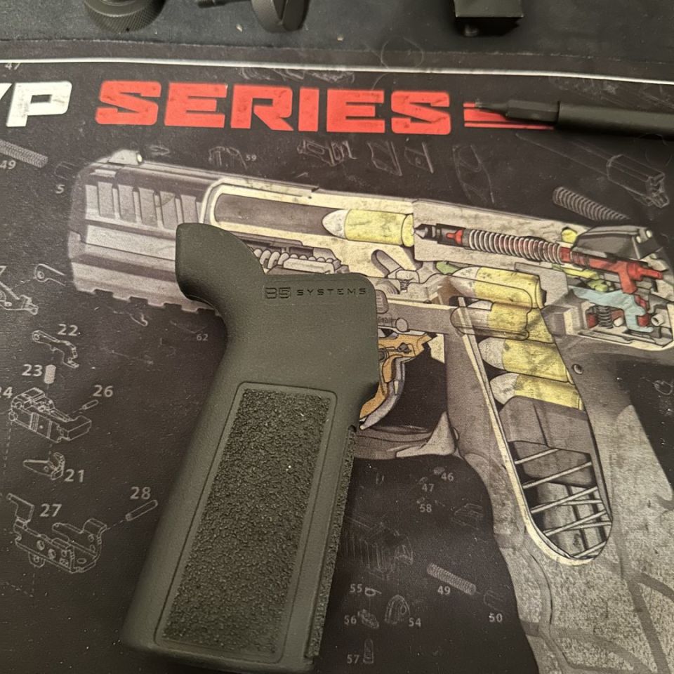 Post 3 - B5 Type 23 Grip & Magpul MOE 