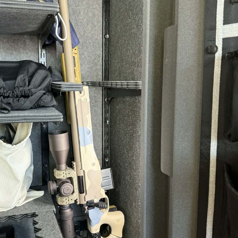 Post 2 - Aics 2.0 thumb hole chassis.