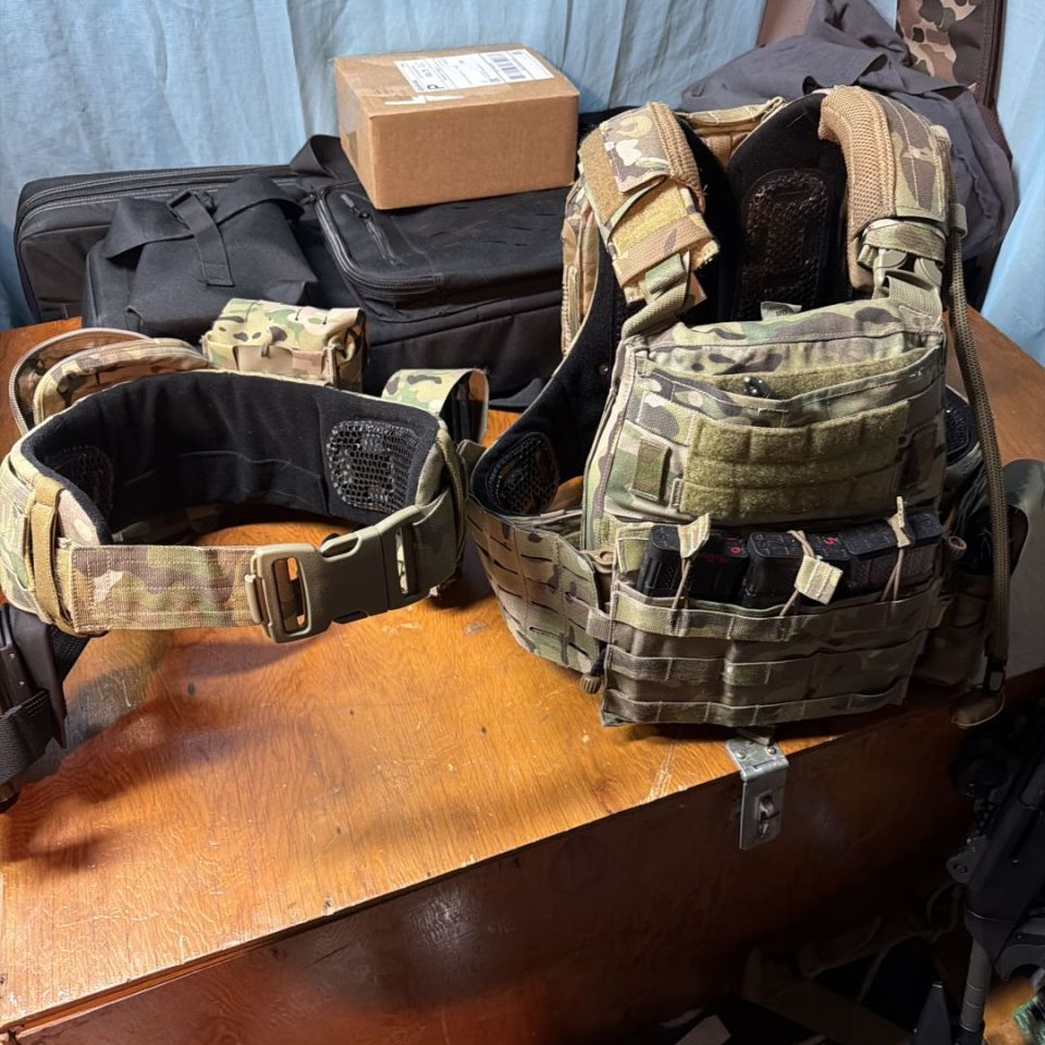 Post 2 - MC CRYE AVS W/Goodies SiZe M