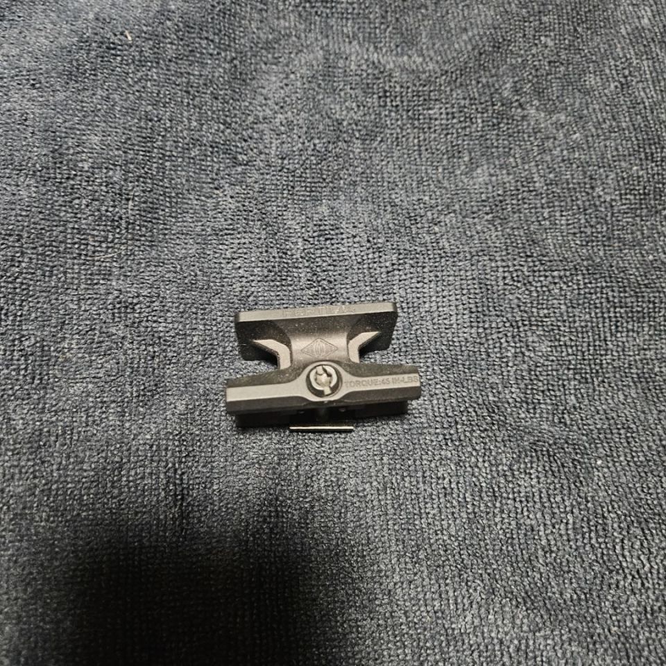 Post 1 - Reptillia Acro mount 1/3