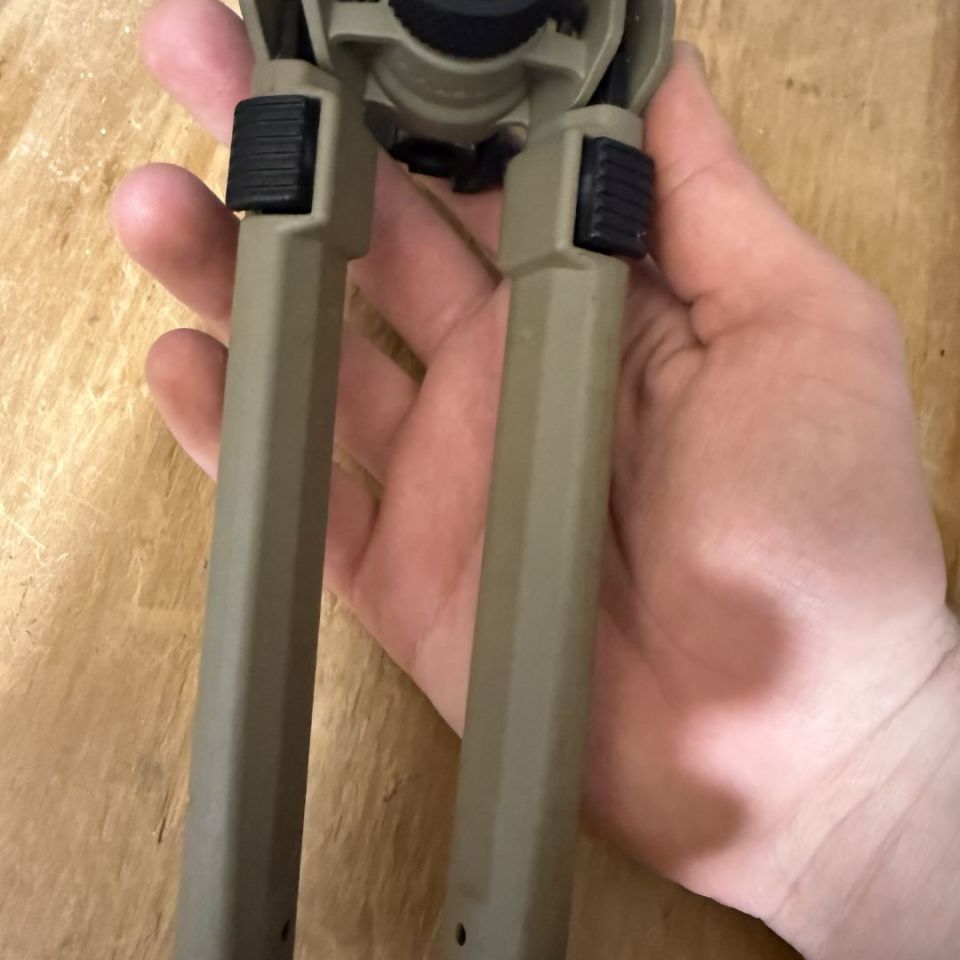 Post 1 - Magpul pic rail bipod