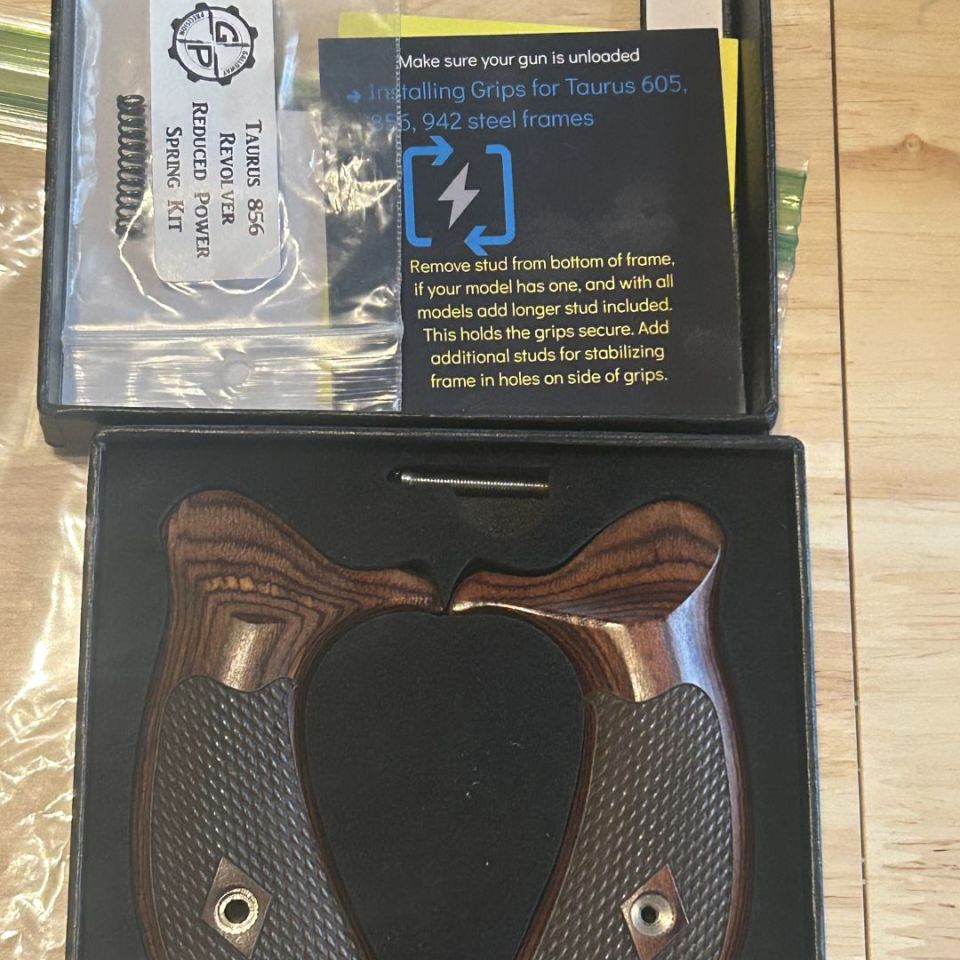 Post 3 - Rosewood grips Taurus 856