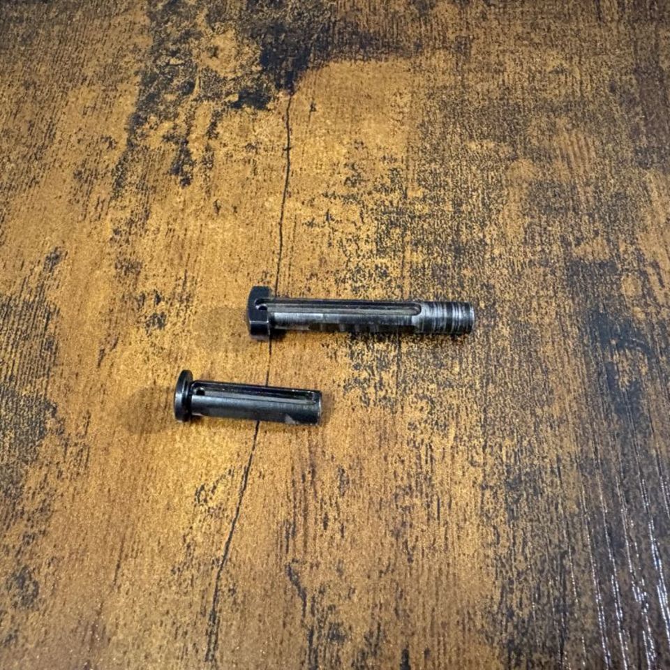 Post 2 - MR762 Locking Takedown Pins