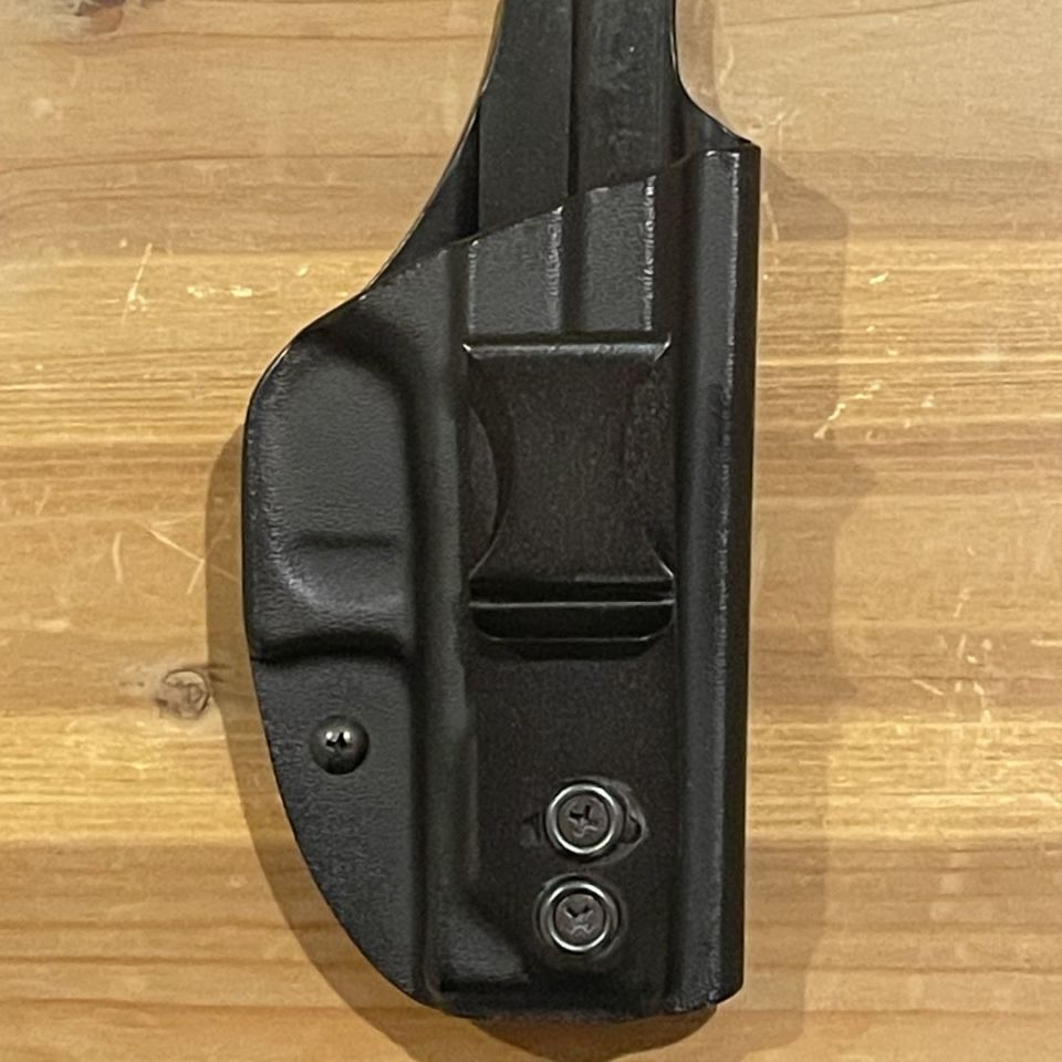 Post 3 - Vedder Light Tuck G19