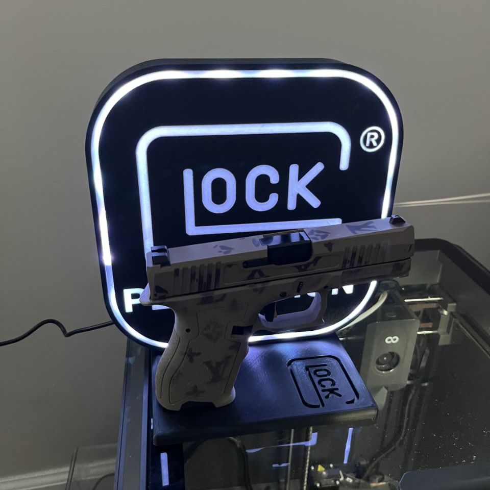 Post 4 - Glock display stand lamp