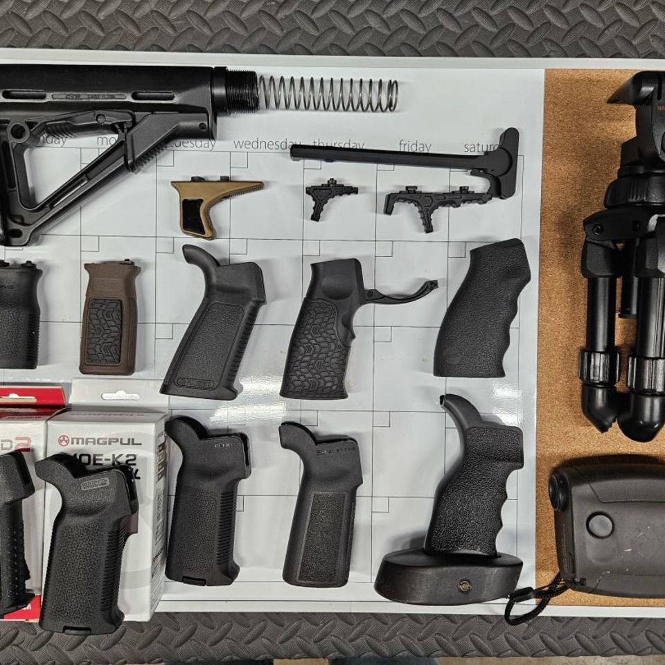 Post 1 - AR-15 Grips Stocks Magpul DD