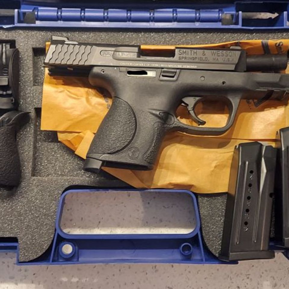 Post 3 - Smith & Wesson M&P9c, 2 mags