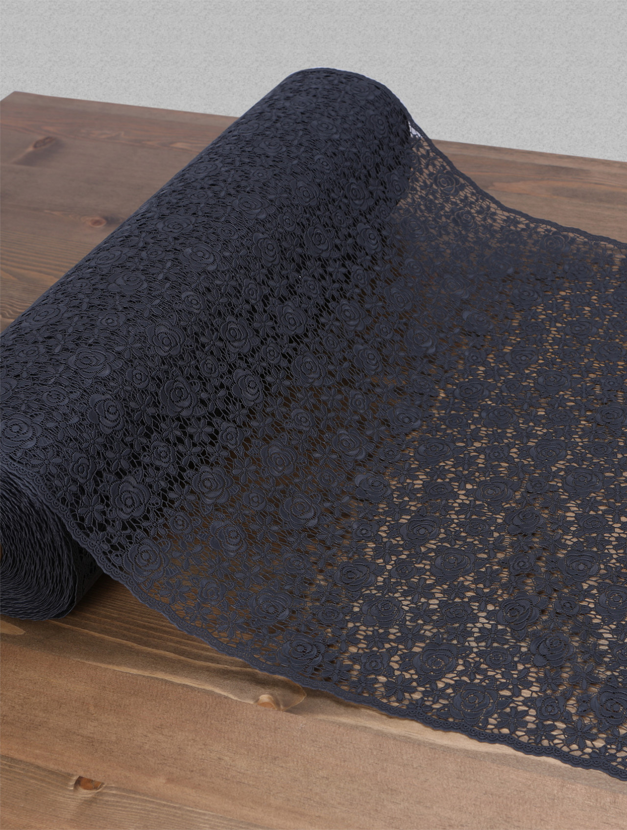 Tafelloper kant roosje all-over antraciet 