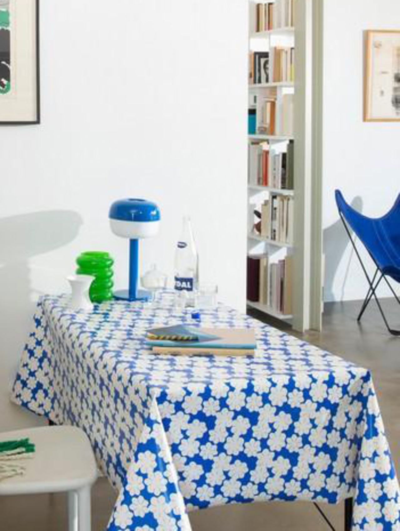 Lola Let's dance heavenly blue