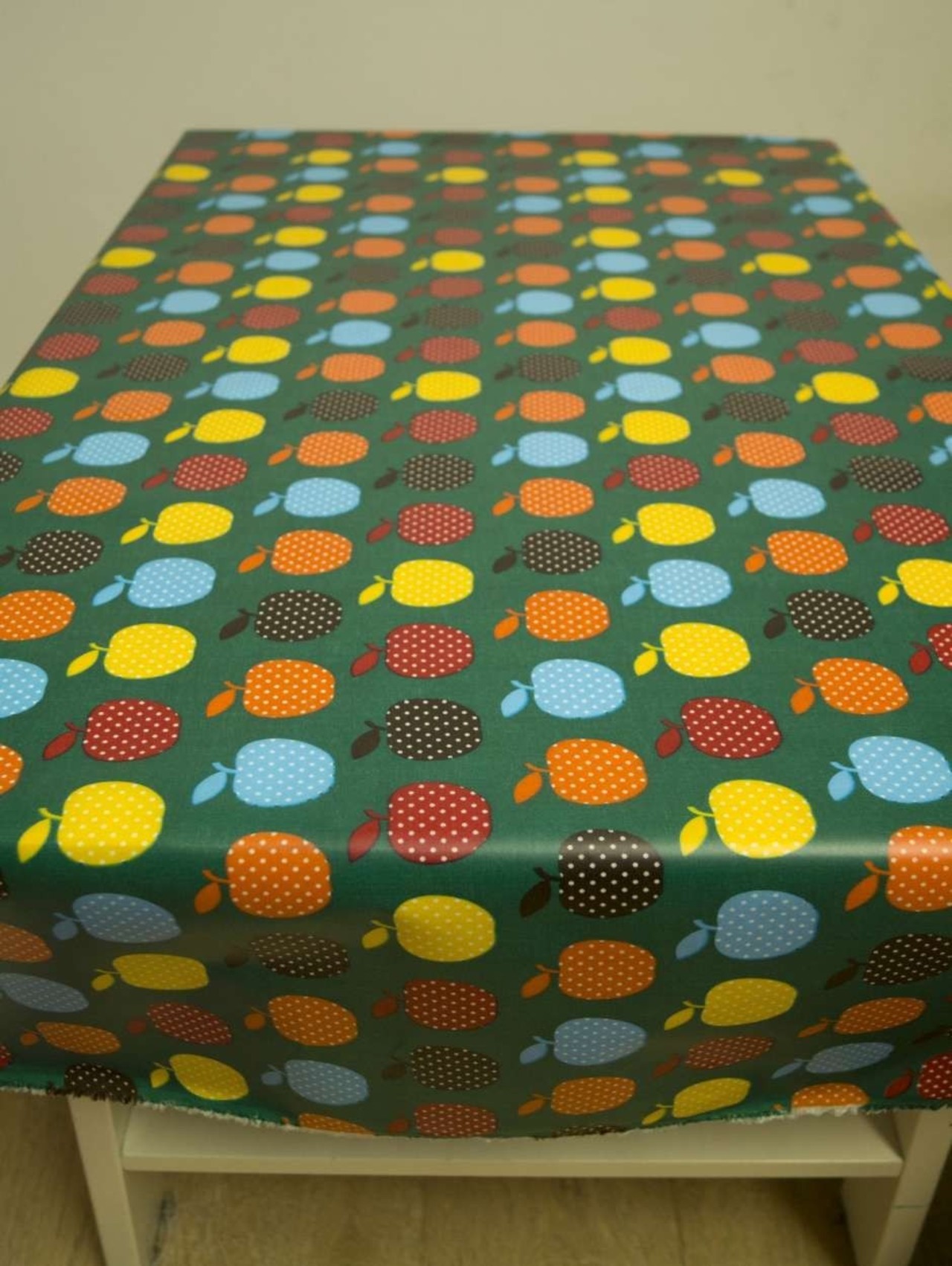 Retro appeltje groen-multi pvc