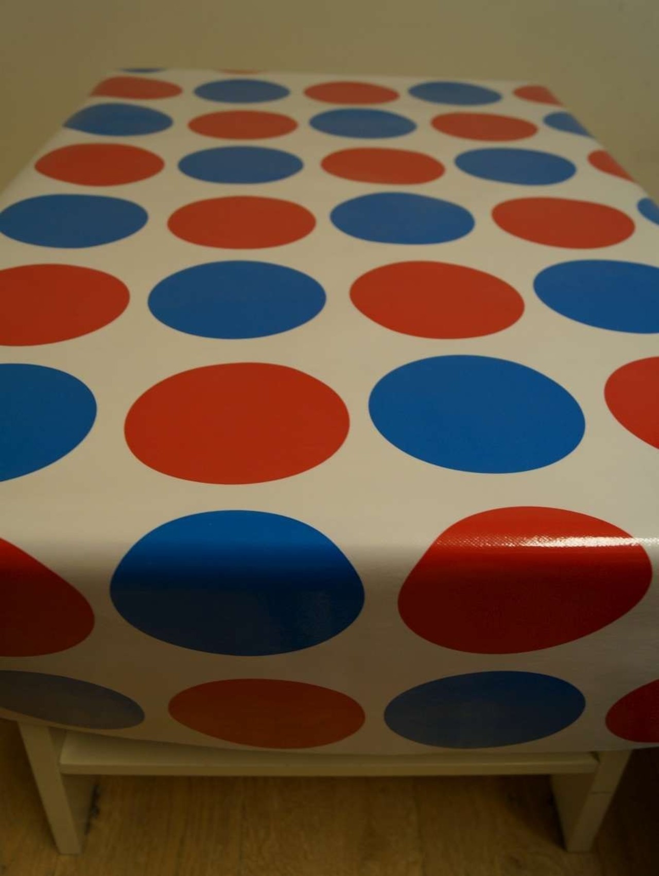 Tafelzeil dots red/blue