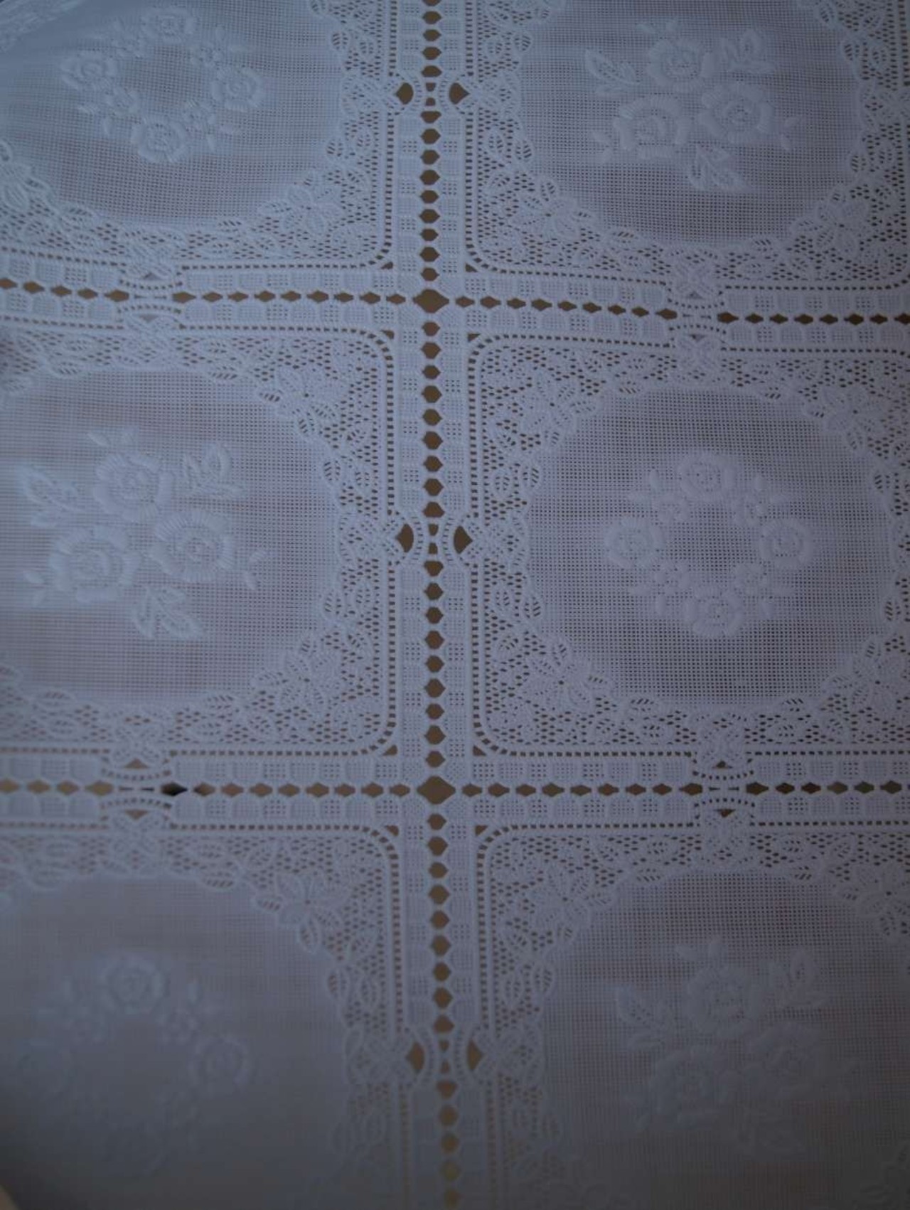 Tafelloper wit roosje opengewerkt