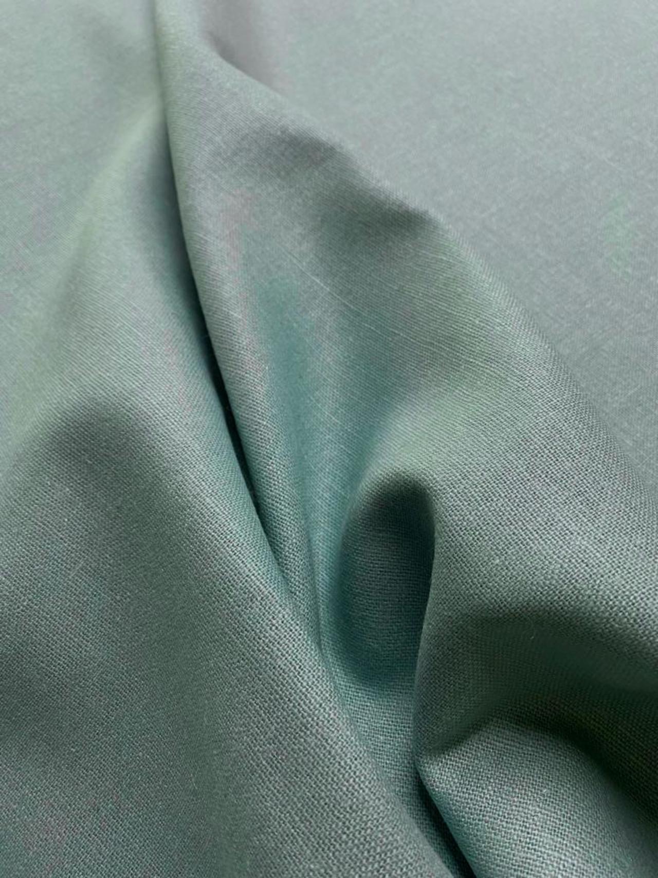 Zware kwaliteit 100% linnen vergrijsd groen, de pure stof zonder coating