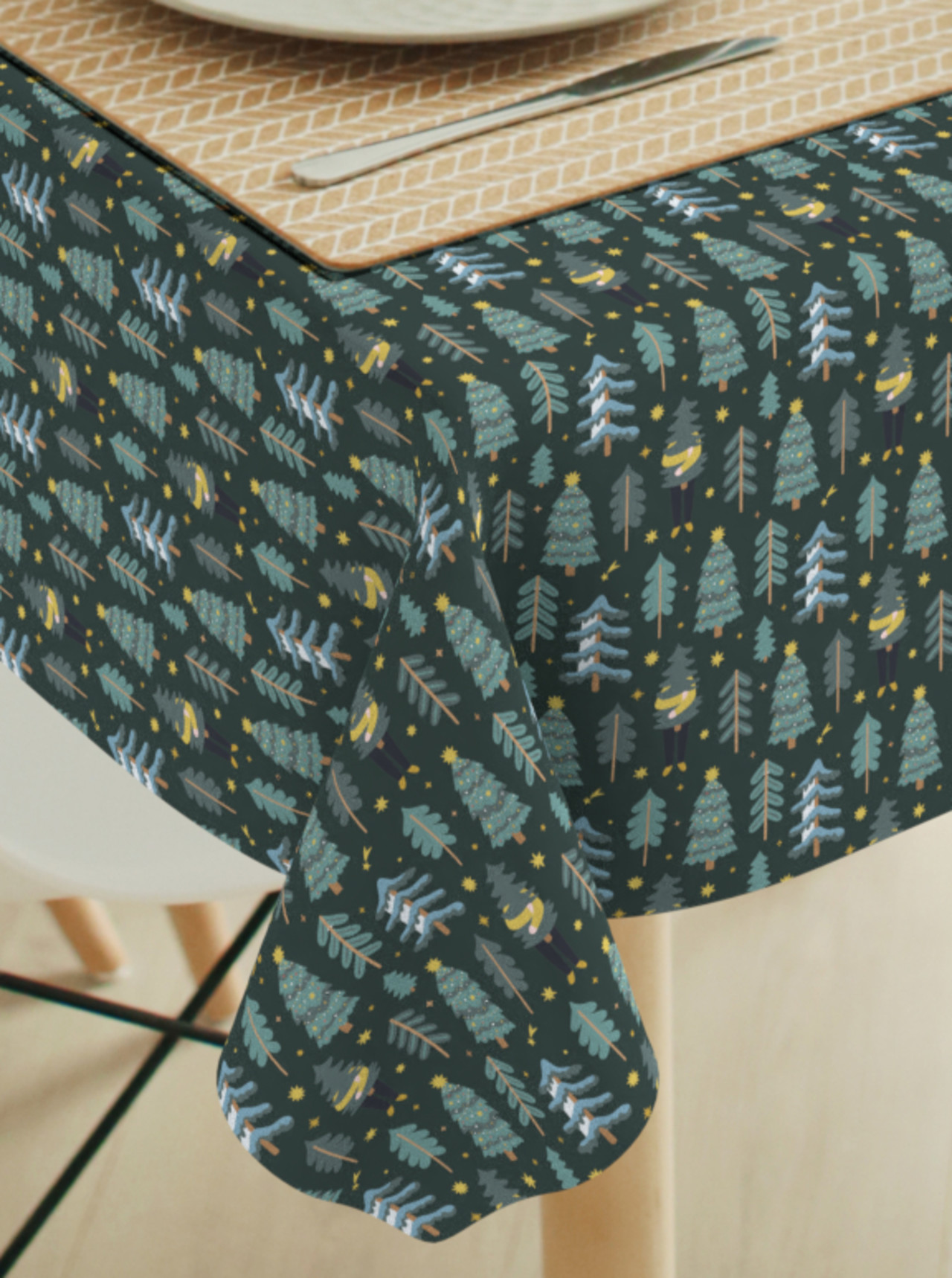 Midwinter trees green