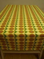 Retro bloempje zachtgeel-bruin pvc